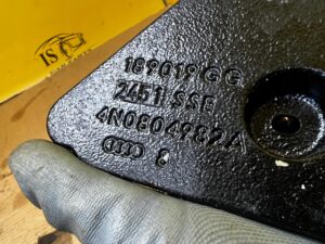 OSŁONA PŁYTA WYGŁUSZENIE PODŁOGA PODWOZIA TYŁ PRAWY PRAWA AUDI A8 D5