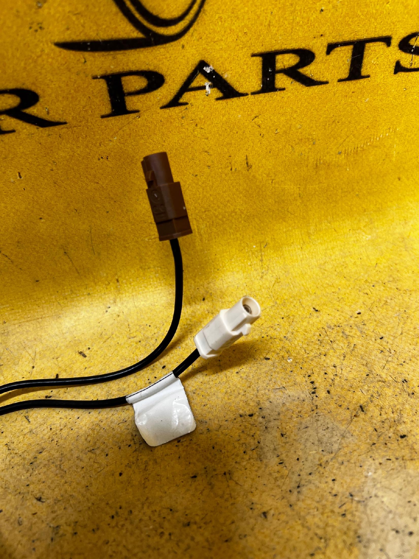 ANTENA DACHOWA PODSTAWA DACIA SANDERO III 2023R