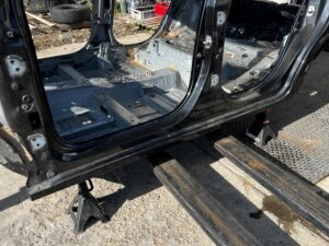 ĆWIARTKA POSZYCIE SŁUPEK PRÓG LEWY DACIA SANDERO III NV676 676