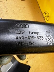 KANAŁ TUNEL DOLOT PRZEWÓD POWIETRZA ŚRODKOWY AUDI A8 D5