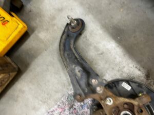 ZWROTNICA ZAWIESZENIE WAHACZ TYŁ PRAWY TOYOTA RAV4 V 2.5 HYBRID AWD 4X4