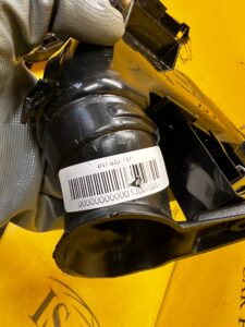 KANAŁ TUNEL DOLOT PRZEWÓD POWIETRZA DESKI KONSOLI PRZÓD LEWY AUDI A8 D5