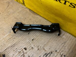 BLACHA UCHWYT WSPORNIK MOCOWANIE KONSOLI TUNELU ŚRODKOWEGO AUDI A8 D5