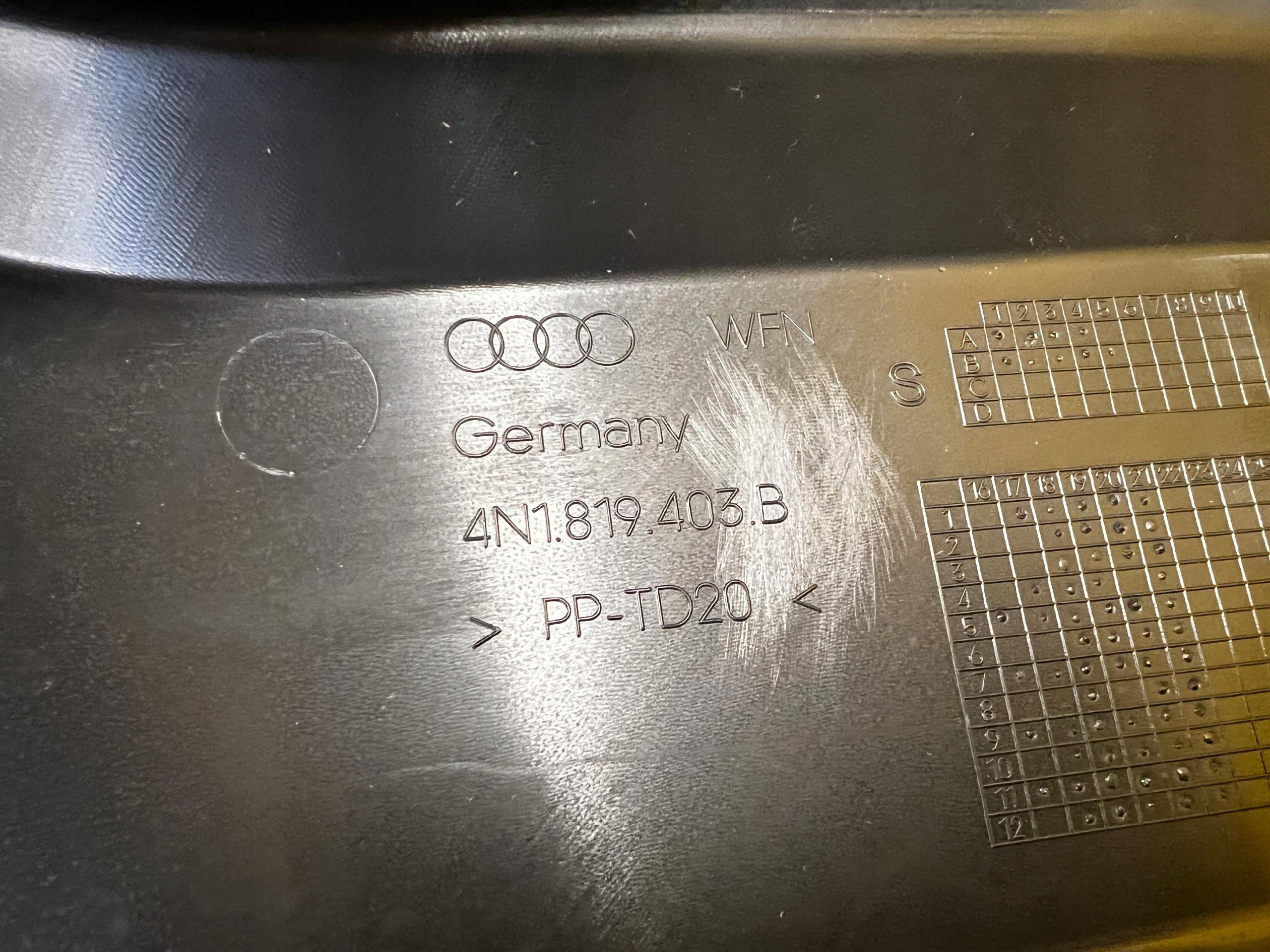 KOMPLETNE PODSZYBIE GÓRNE PLASTIKOWE AUDI A8 D5 EU