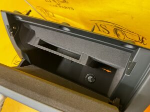 SCHOWEK PASAŻERA DESKI KONSOLI PRAWY AUDI A8 D5 EU