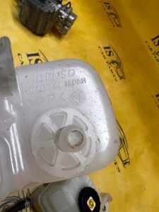 ZBIORNIK ZBIORNICZEK WYRÓWNAWCZY TOYOTA RAV4 V 2.5 HYBRID