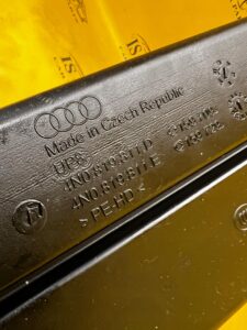 KANAŁ TUNEL DOLOT PRZEWÓD POWIETRZA ŚRODKOWY LEWY AUDI A8 D5