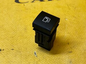 PRZYCISK PRZEŁĄCZNIK OTWIERANIA WLEWU PALIWA TOYOTA RAV4 V