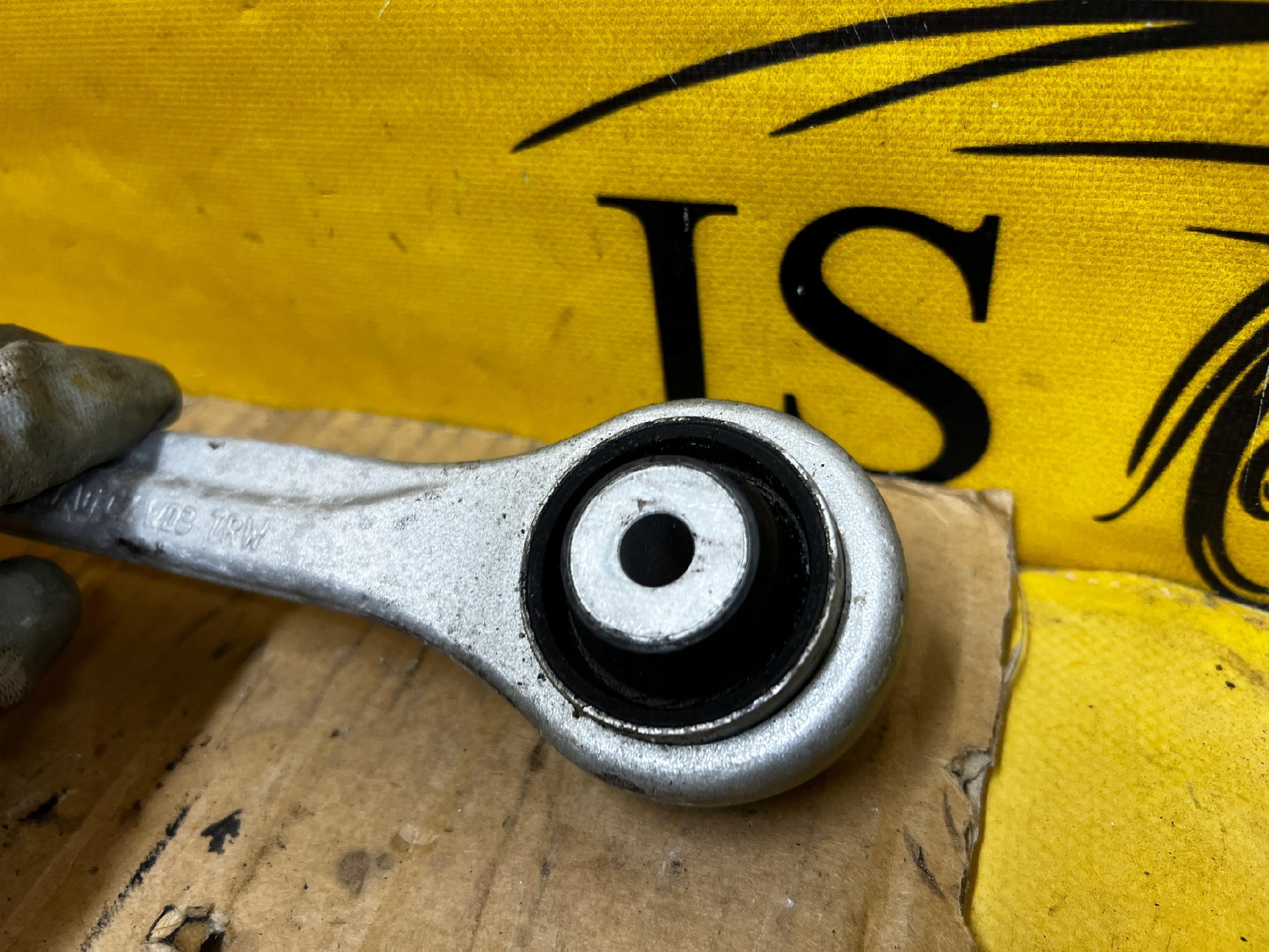 NOWY WAHACZ PRZÓD PRZEDNI LEWY AUDI A8 D5