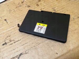 OSŁONA ZAŚLEPKA KLEMY AKUMULATORA ROZDZIELACZA PRĄDU AUDI A8 D5 3.0 TFSI