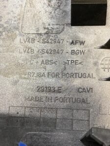 OSŁONA ZAWIASU KLAPY BAGAŻNIKA LEWA FORD KUGA MK3