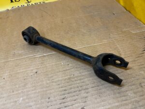 WAHACZ TYŁ TYLNY DOLNY POPRZECZNY PRAWY LEWY TOYOTA RAV4 V