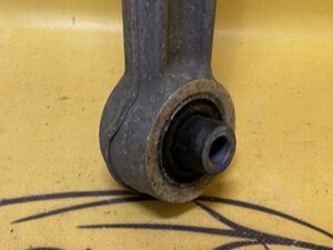 UCHWYT WIDELEC MOCOWANIE DOLNE AMORTYZATORA TYŁ PRAWY LEWY AUDI A8 D5