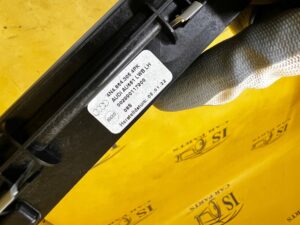 KPL POSZYCIE OSŁONA PROWADNICA ROLETY SŁUPKA TYŁ PRAWY LEWY AUDI A8 D5 LONG