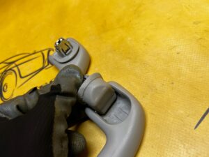 KOMPLET RĄCZKI RĄCZKA UCHWYTY PODSUFITKI TOYOTA RAV4 V