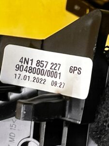 OSŁONA ZAŚLEPKA MASKOWNICA GŁOŚNIKA DESKI KONSOLI LEWA AUDI A8 D5 EU