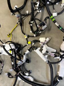 WIĄZKA INSTALACJA WNĘTRZA PODŁOGI TOYOTA RAV4 V 2.5 HYBRID