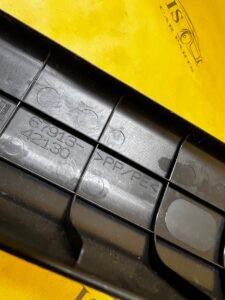 LISTWA OSŁONA NAKŁADKA PROGU PRZÓD PRAWY TOYOTA RAV4 V