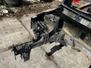 ĆWIARTKA PODŁUŻNICA FARTUCH KIELICH PRZÓD PRAWY DACIA SANDERO III NV676 676