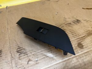 PANEL PRZYCISK PRZEŁĄCZNIK SZYBY DRZWI PRZÓD PRAWY TOYOTA RAV4 V