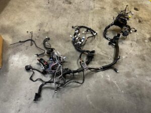 WIĄZKA INSTALACJA KOMORY SILNIKA TOYOTA RAV4 V 2.5 HYBRID