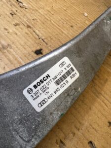 SILNIK MECHANIZM WYCIERACZEK PRZÓD AUDI A8 D5 EU