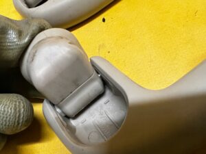 KOMPLET RĄCZKI RĄCZKA UCHWYTY PODSUFITKI TOYOTA RAV4 V