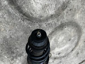 ZWROTNICA AMORTYZATOR MCPHERSON PRZÓD LEWY DACIA SANDERO III 1.0 SCE