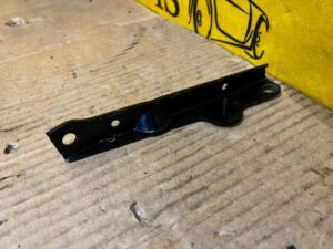 UCHWYT MOCOWANIE WSPORNIK NA PODŁUŻNICY LEWY AUDI A8 D5