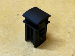 ZAŚLEPKA OSŁONA GUZIK PRZYCISKU PRZEŁĄCZNIKA TOYOTA RAV4 V