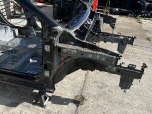 ĆWIARTKA PODŁUŻNICA FARTUCH KIELICH PRZÓD PRAWY DACIA SANDERO III NV676 676