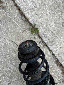 ZWROTNICA AMORTYZATOR MCPHERSON PRZÓD PRAWY DACIA SANDERO III 1.0 SCE