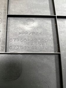 OSŁONA TAPICERKA POSZYCIE BOCZEK KLAPY TYŁ BAGAŻNIKA TOYOTA RAV4 V