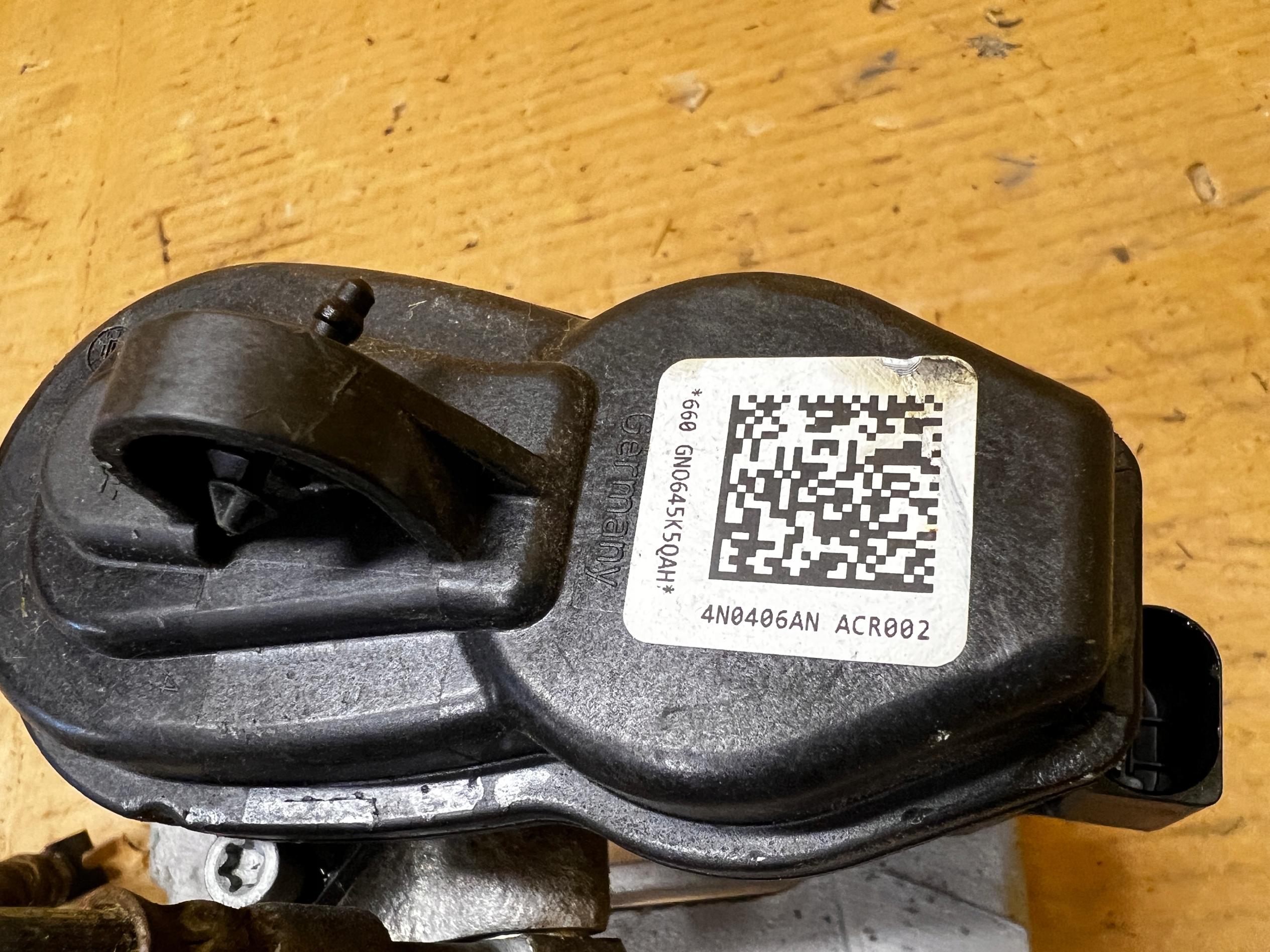 NOWY ZACISK HAMULCOWY ELEKTRYCZNY TYŁ PRAWY AUDI A8 D5