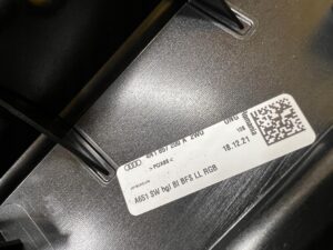 LISTWA DEKOR DESKI KONSOLI PIANO BLACK LED AUDI A8 D5 QUATTRO EU