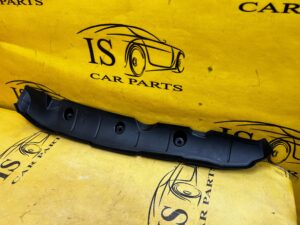 WYGŁUSZENIE USZCZELKA NAKŁADKA BŁOTNIKA PRZÓD LEWY LEWA AUDI A8 D5