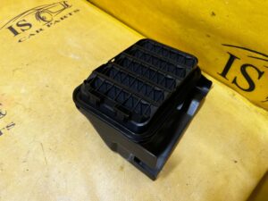 KRATKA WENTYLACYJNA DEKOMPRESYJNA TYŁ PRAWY PRAWA AUDI A8 D5