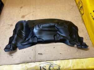 OSŁONA WYGŁUSZENIE TUNELU ŚRODKOWEGO PODŁOGI SKRZYNI BIEGÓW AUDI A8 D5