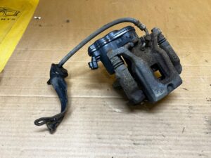 ZACISK HAMULCOWY ELEKTRYCZNY TYŁ LEWY TOYOTA RAV4 V 2.5 HYBRID