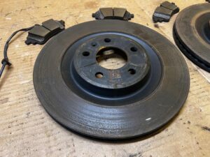 KOMPLET NOWE TARCZE KLOCKI HAMULCOWE TYŁ TYLNE 330 MM AUDI A8 D5