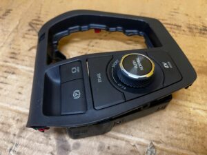 PRZEŁĄCZNIK PANEL SKRZYNI BIEGÓW HAMULCA RĘCZNEGO TOYOTA RAV4 V 2.5 HYBRID