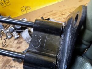 MOCOWANIE KANAPY FOTELI TYŁ LEWY LEWE TOYOTA RAV4 V