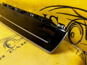 LISTWA DEKOR DESKI KONSOLI PIANO BLACK LED AUDI A8 D5 QUATTRO EU