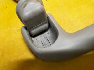 KOMPLET RĄCZKI RĄCZKA UCHWYTY PODSUFITKI TOYOTA RAV4 V