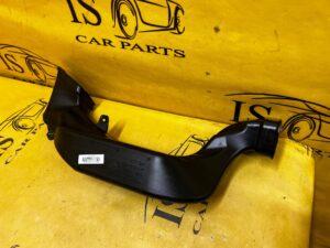 KANAŁ TUNEL DOLOT PRZEWÓD POWIETRZA DESKI KONSOLI PRZÓD PRAWY AUDI A8 D5