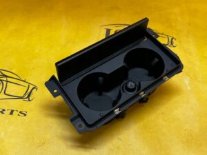 UCHWYT SCHOWEK NA KUBKI CUPHOLDER TUNELU ŚRODKOWEGO PIANO BLACK AUDI A8 D5