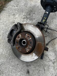 ZWROTNICA AMORTYZATOR MCPHERSON PRZÓD LEWY DACIA SANDERO III 1.0 SCE