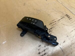PRZEŁĄCZNIK PANEL SKRZYNI BIEGÓW HAMULCA RĘCZNEGO TOYOTA RAV4 V 2.5 HYBRID