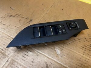 PANEL PRZYCISK PRZEŁĄCZNIK SZYB LUSTEREK DRZWI PRZÓD LEWY TOYOTA RAV4 V