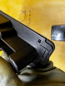 OSŁONA ZAŚLEPKA NUMERU VIN TOYOTA RAV4 V